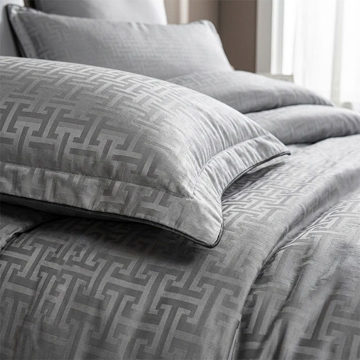 Set lenjerie de pat, LA ROMANO, 6 piese, 240x260cm, 200x220cm, 50x70cm, Satin, Gri Deschis, Geometric, Double Size, Turcia