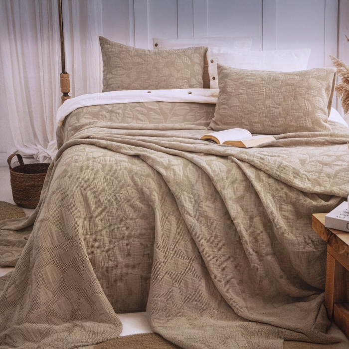 Set cuvertura cu fete de perna, SAHESER, 3 piese, 240x260cm, 50x70cm, Bumbac, Khaki