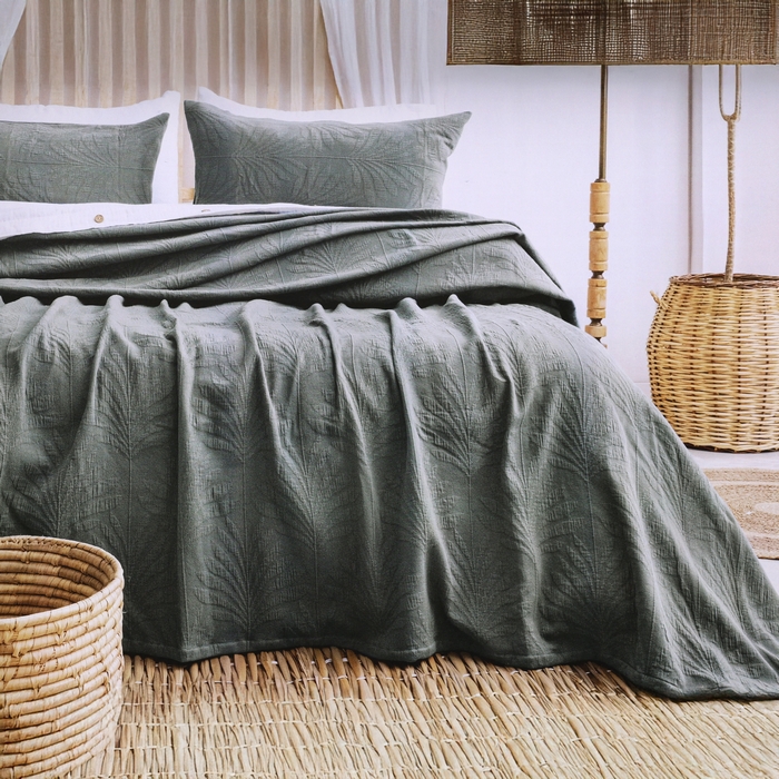 Set cuvertura cu fete de perna, SAHESER, 3 piese, 240x260cm, 50x70cm, Bumbac, Verde